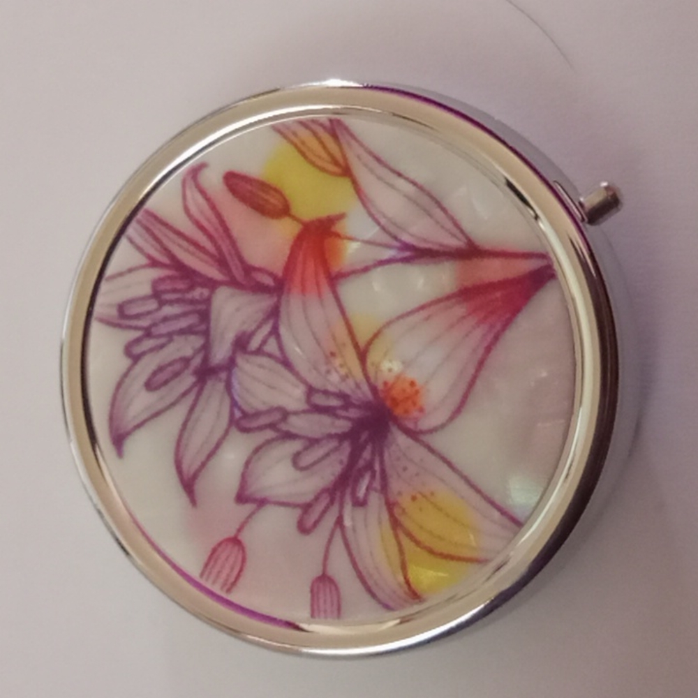 Beautiful floral mirrored divided pill box compact. NWOT